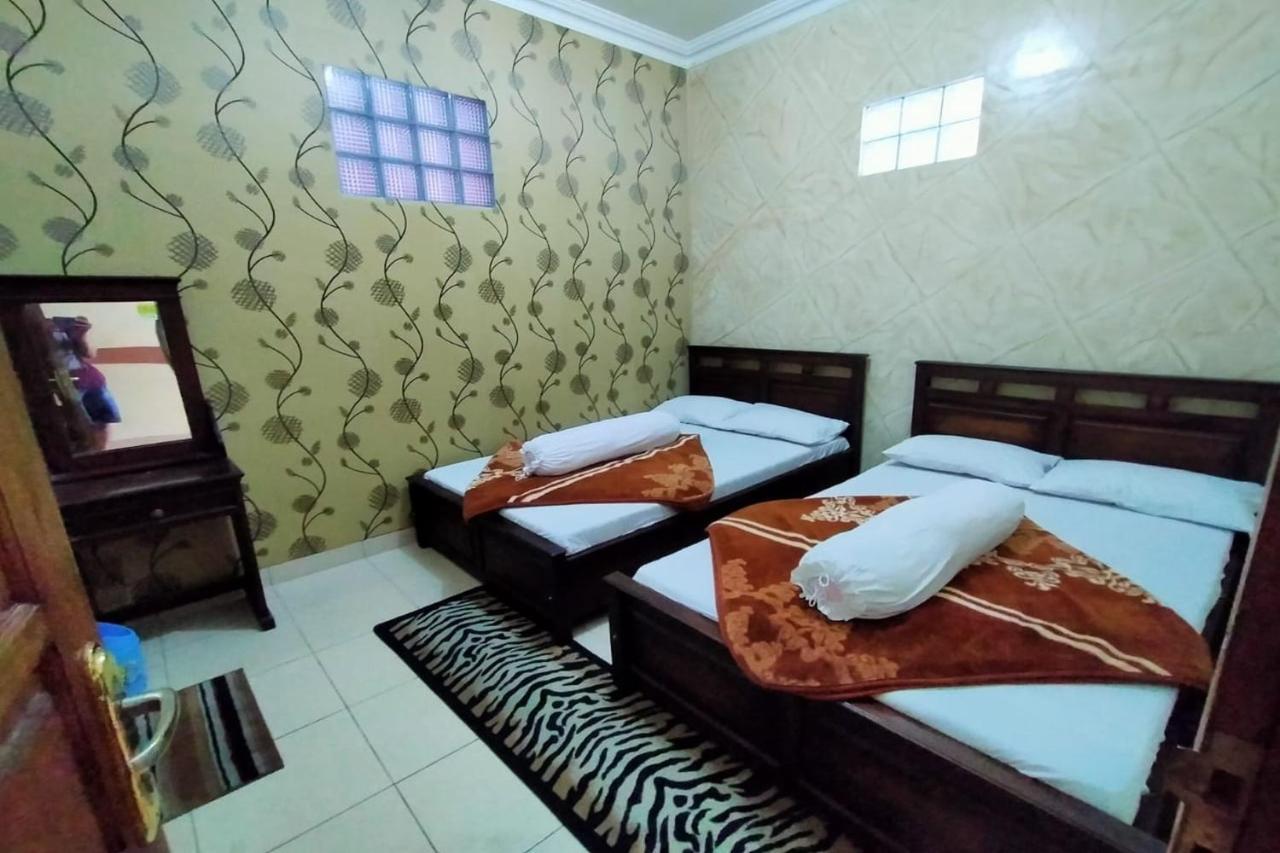 Villa Neza Sarangan Zewnętrze zdjęcie